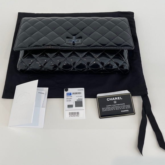 CHANEL 20P REIUSSUE BLACK ON BLACK PATENT LEATHER CLUTCH NIB! - Picture 5 of 17